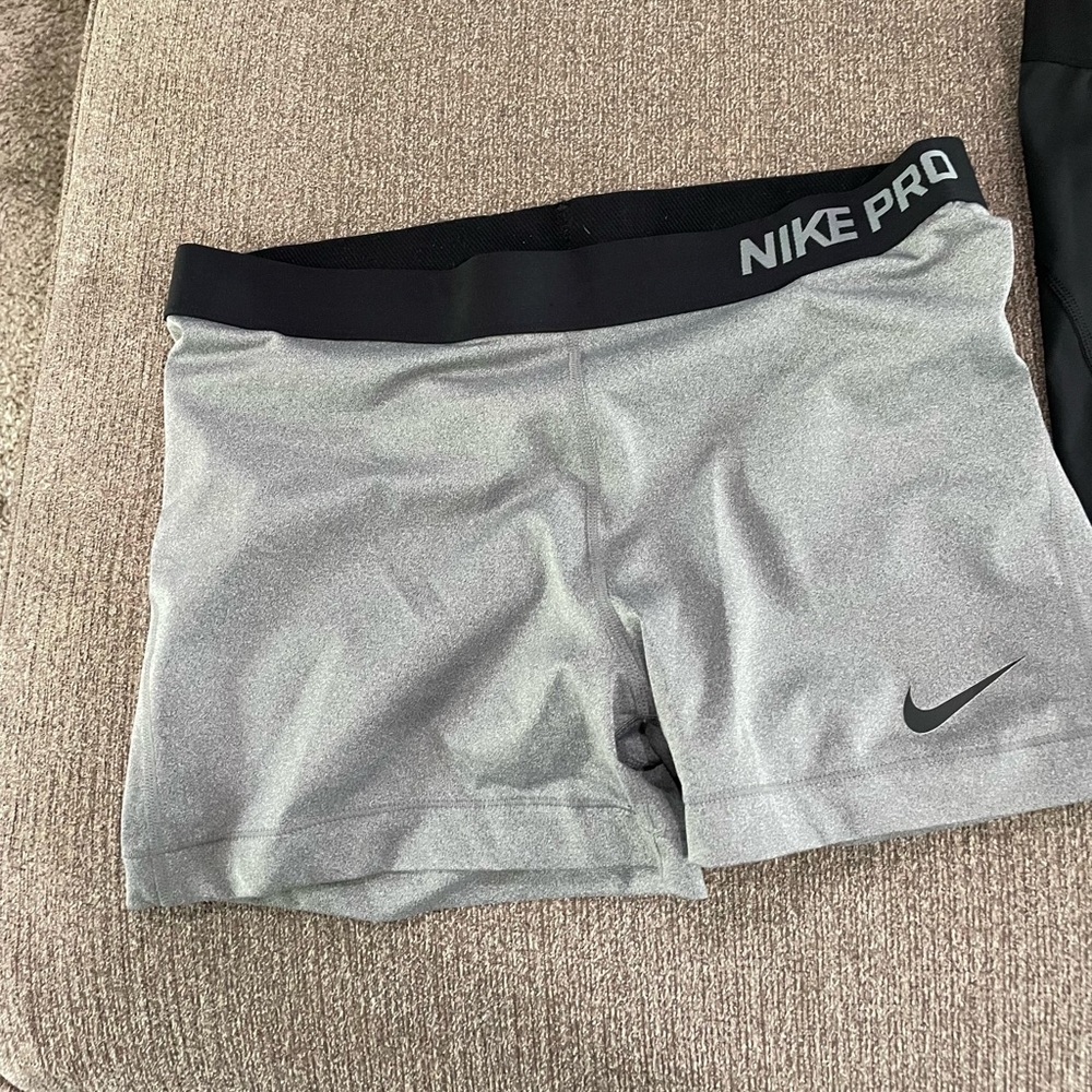 Women’s XL Nike Pro Shorts-Grey
